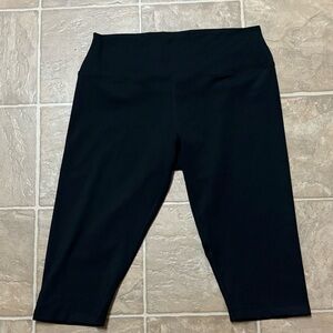 NWOT XL Nike Workout Capris